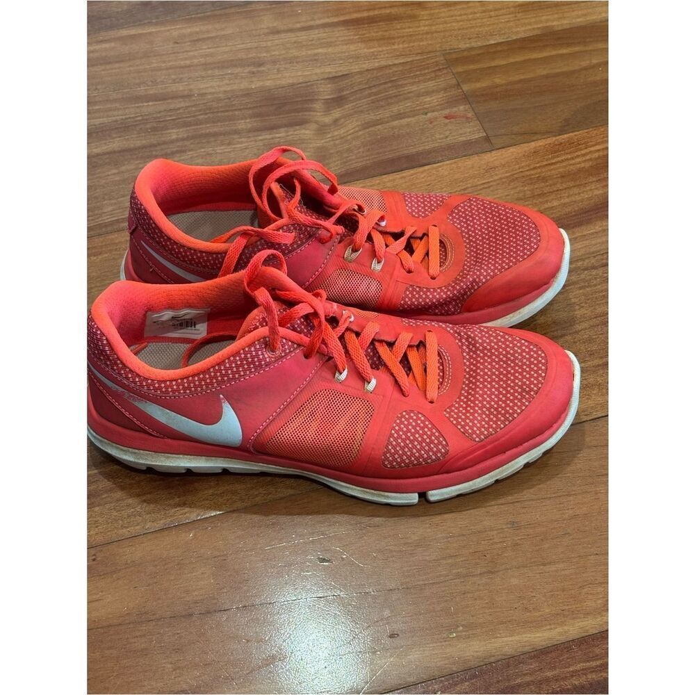 Nike Women's Bright Coral/White Athletic Training Sneakers size 8.5